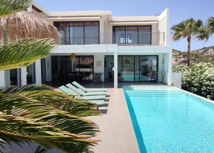 Casa Santi - Luxury Home- For 8 Guests